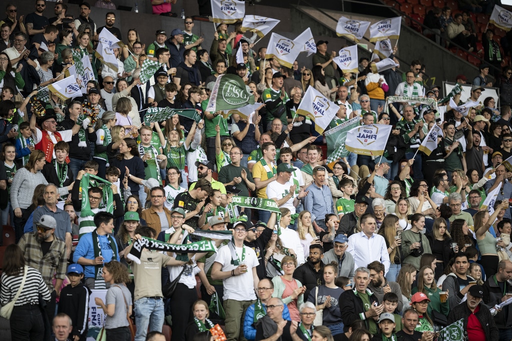 Das Letzigrundstadion war grün-weiss: Die Fans aus St. Gallen feuerten das Team mit Yael tatkräftig an. 